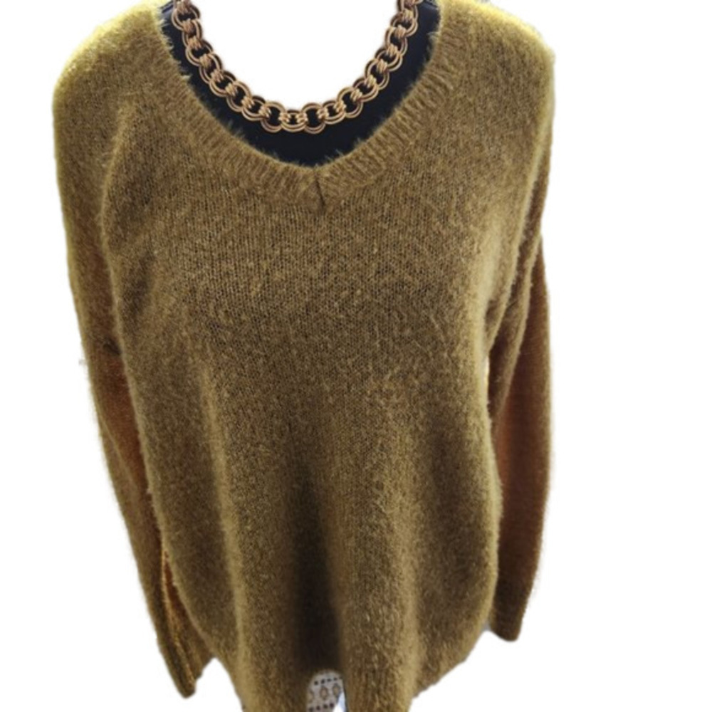 P160. Halogen Gorgeous Gold Sparkly V-Neck Kitten Sweater | M